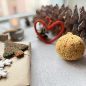 Knitting Christmas decorations